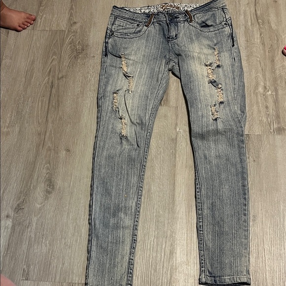 Stylish Distressed Skinny Jeans in Gray - Picture 1 of 3